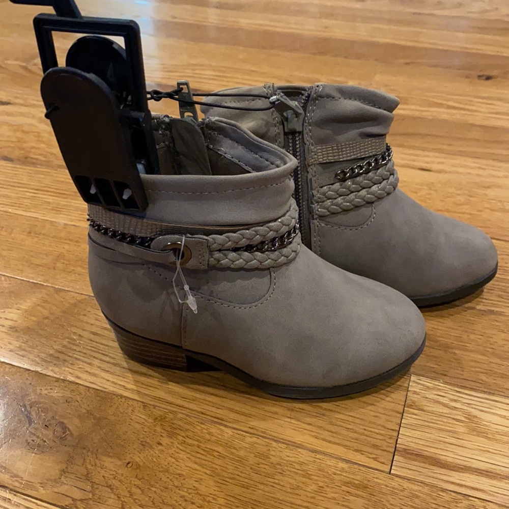Brand New Booties!! Size 7 - Picture 5 of 5